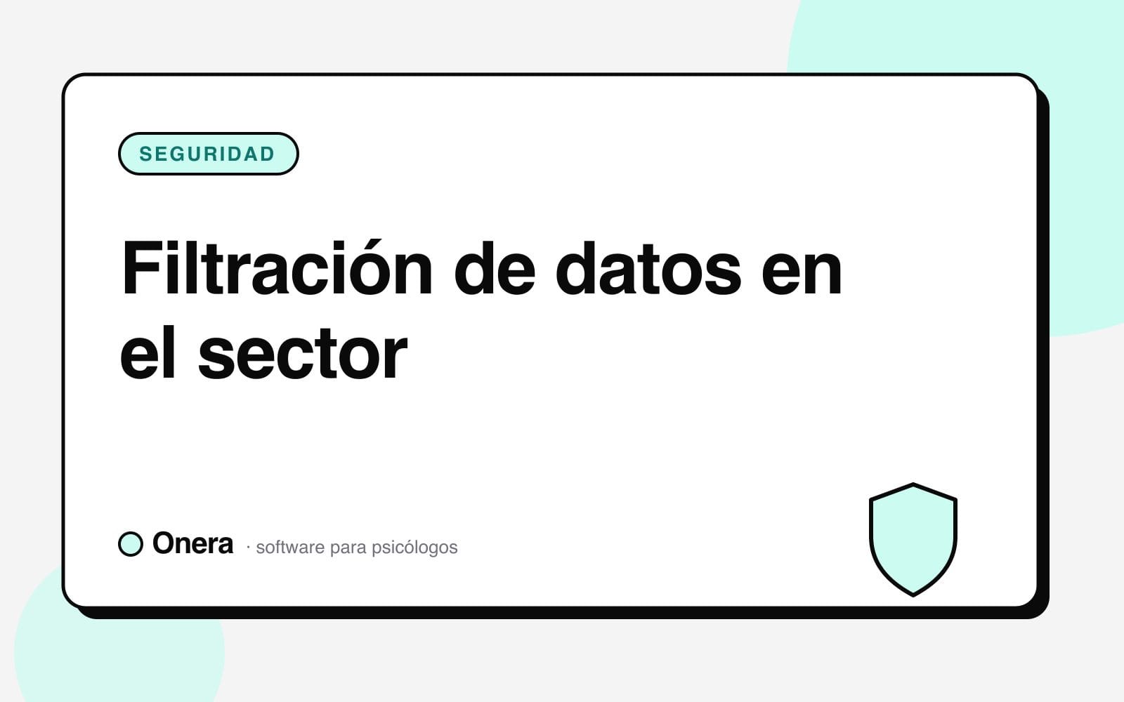 Historia clínica digital con un candado roto, representando una filtración de datos en software para psicólogos