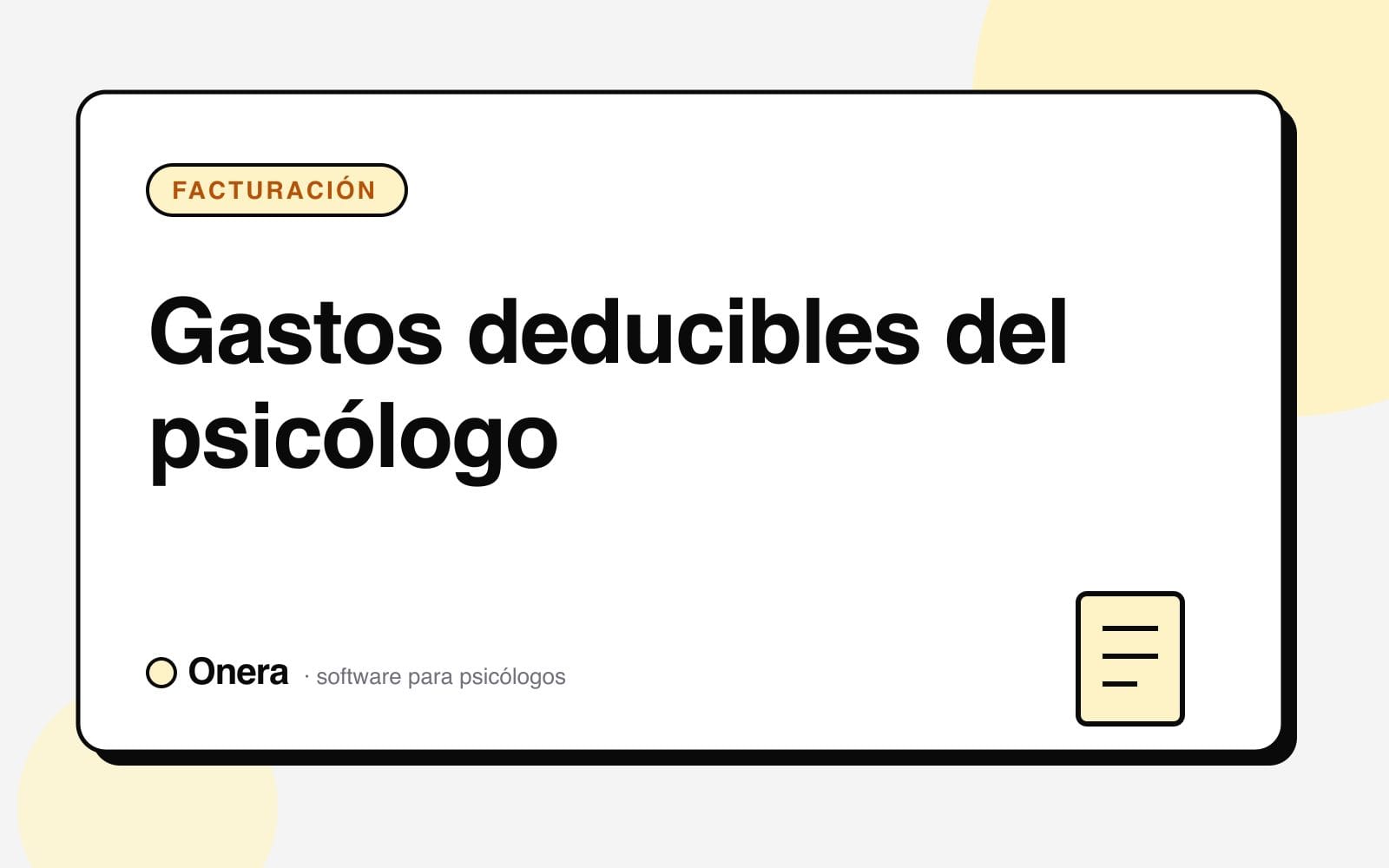 Psicólogo autónomo revisando facturas y gastos deducibles de su consulta en el ordenador para la declaración de IRPF